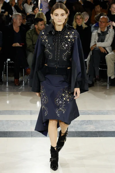 Look 32
